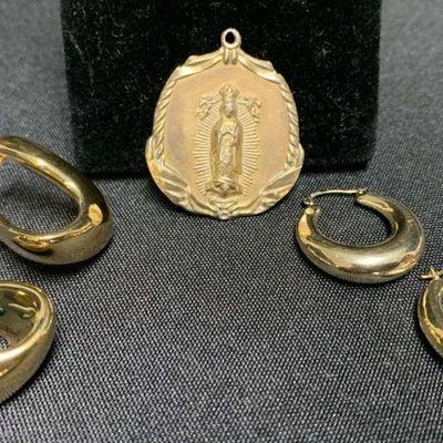 Ct338v gold earrings and religious medal