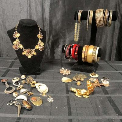 Ct386v miscellaneous jewelry pieces
