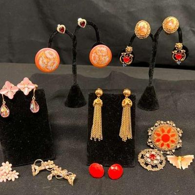 Ct369 assorted vintage clip and screw back earrings