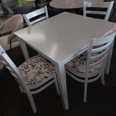 https://auctions4america.proxibid.com/Auctions-4-America/Dinette-by-Design/event-catalog/273254?srch=&srchloc=true#Top