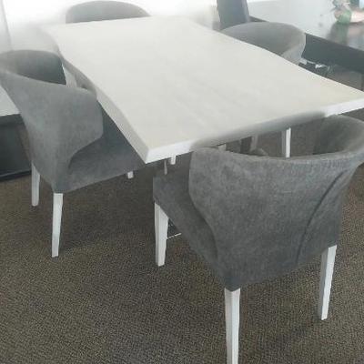 https://auctions4america.proxibid.com/Auctions-4-America/Dinette-by-Design/event-catalog/273254?srch=&srchloc=true#Top