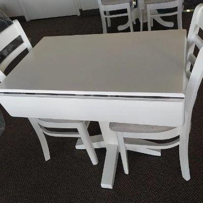 https://auctions4america.proxibid.com/Auctions-4-America/Dinette-by-Design/event-catalog/273254?srch=&srchloc=true#Top