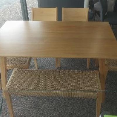https://auctions4america.proxibid.com/Auctions-4-America/Dinette-by-Design/event-catalog/273254?srch=&srchloc=true#Top