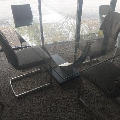 https://auctions4america.proxibid.com/Auctions-4-America/Dinette-by-Design/event-catalog/273254?srch=&srchloc=true#Top