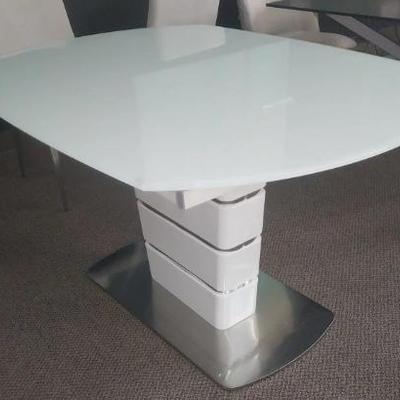 https://auctions4america.proxibid.com/Auctions-4-America/Dinette-by-Design/event-catalog/273254?srch=&srchloc=true#Top