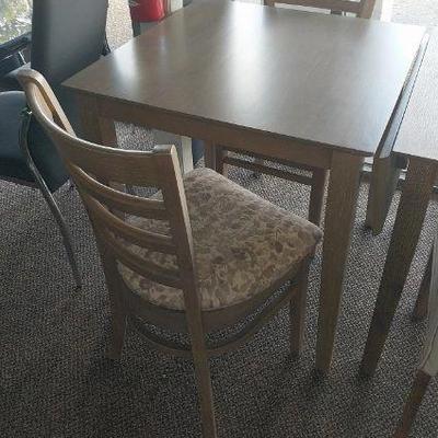 https://auctions4america.proxibid.com/Auctions-4-America/Dinette-by-Design/event-catalog/273254?srch=&srchloc=true#Top