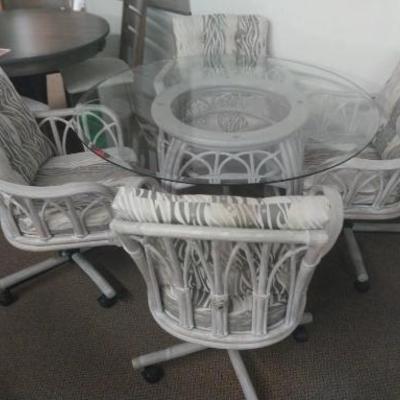 https://auctions4america.proxibid.com/Auctions-4-America/Dinette-by-Design/event-catalog/273254?srch=&srchloc=true#Top