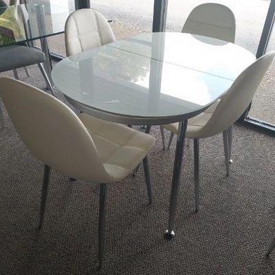 https://auctions4america.proxibid.com/Auctions-4-America/Dinette-by-Design/event-catalog/273254?srch=&srchloc=true#Top