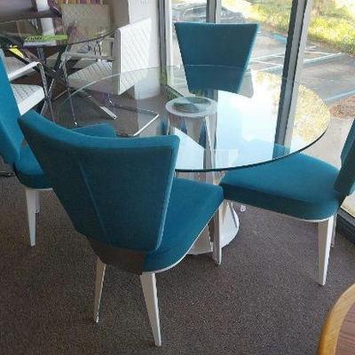 https://auctions4america.proxibid.com/Auctions-4-America/Dinette-by-Design/event-catalog/273254?srch=&srchloc=true#Top