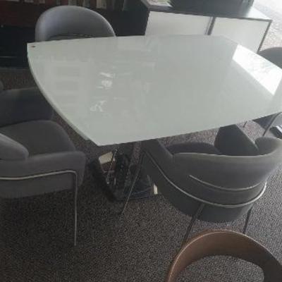 https://auctions4america.proxibid.com/Auctions-4-America/Dinette-by-Design/event-catalog/273254?srch=&srchloc=true#Top