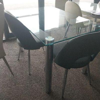 https://auctions4america.proxibid.com/Auctions-4-America/Dinette-by-Design/event-catalog/273254?srch=&srchloc=true#Top