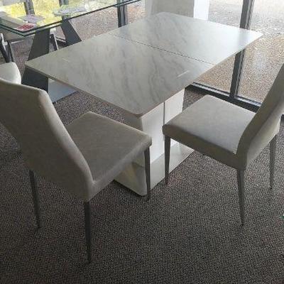 https://auctions4america.proxibid.com/Auctions-4-America/Dinette-by-Design/event-catalog/273254?srch=&srchloc=true#Top