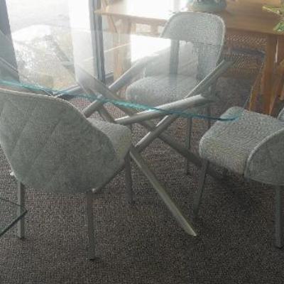 https://auctions4america.proxibid.com/Auctions-4-America/Dinette-by-Design/event-catalog/273254?srch=&srchloc=true#Top