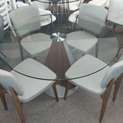 https://auctions4america.proxibid.com/Auctions-4-America/Dinette-by-Design/event-catalog/273254?srch=&srchloc=true#Top