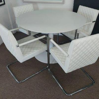 Sale Photo Thumbnail #154: https://auctions4america.proxibid.com/Auctions-4-America/Dinette-by-Design/event-catalog/273254?srch=&srchloc=true#Top