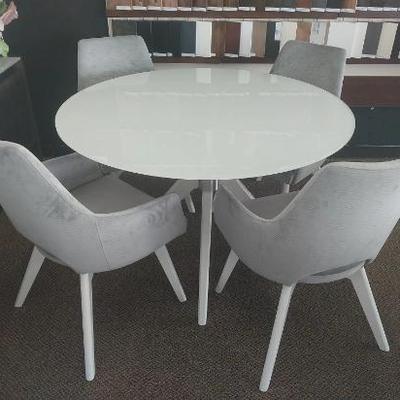 https://auctions4america.proxibid.com/Auctions-4-America/Dinette-by-Design/event-catalog/273254?srch=&srchloc=true#Top