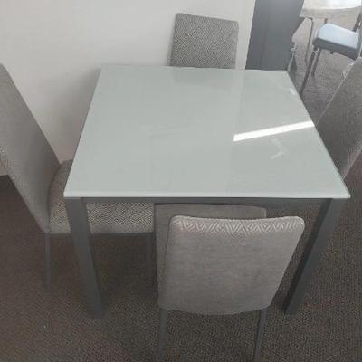 https://auctions4america.proxibid.com/Auctions-4-America/Dinette-by-Design/event-catalog/273254?srch=&srchloc=true#Top