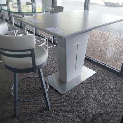 https://auctions4america.proxibid.com/Auctions-4-America/Dinette-by-Design/event-catalog/273254?srch=&srchloc=true#Top