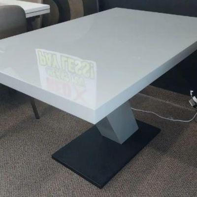 https://auctions4america.proxibid.com/Auctions-4-America/Dinette-by-Design/event-catalog/273254?srch=&srchloc=true#Top