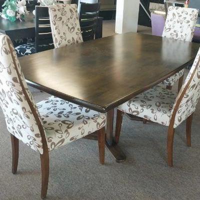 https://auctions4america.proxibid.com/Auctions-4-America/Dinette-by-Design/event-catalog/273254?srch=&srchloc=true#Top
