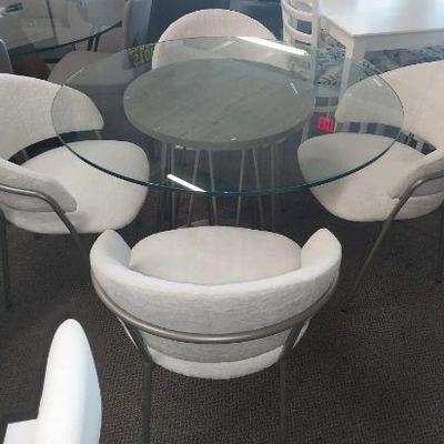 https://auctions4america.proxibid.com/Auctions-4-America/Dinette-by-Design/event-catalog/273254?srch=&srchloc=true#Top