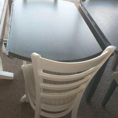 https://auctions4america.proxibid.com/Auctions-4-America/Dinette-by-Design/event-catalog/273254?srch=&srchloc=true#Top