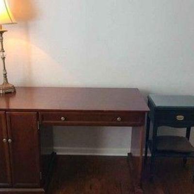 Computer Desk, Lamp And End Table