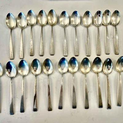 Lot 054g-DY: Vintage & Modern Towle “Old Lace” Sterling Teaspoon Assortment