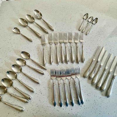Lot 019-K: Silverplated Oneida Cutlery