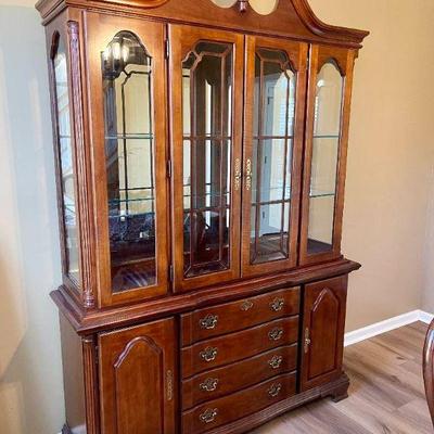 Lot 002-DR: American Drew China Cabinet