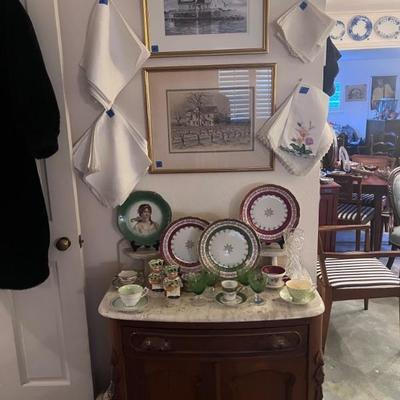 MARBLE TOP CABINET
DECOR