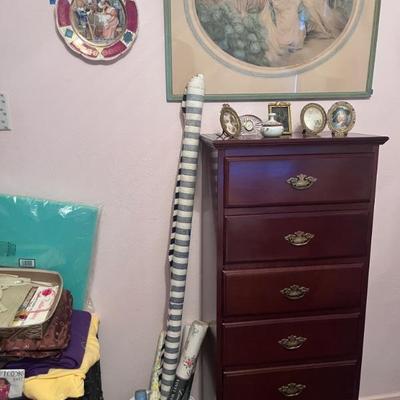 LINGERIE CABINET
