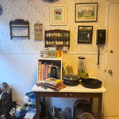 KITCHEN METAL TOP TABLE
COOKBOOKS