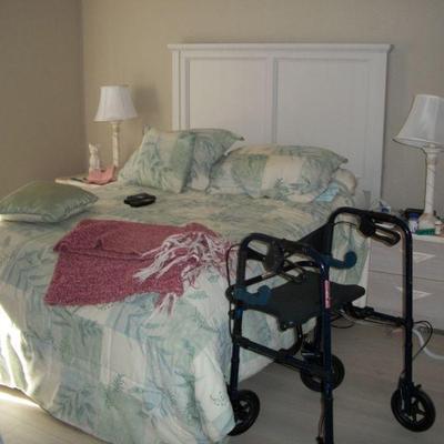 QUEEN White Bed with Sealy Ease Adjustable head and foot.