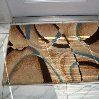 Doah 2' X 3' Abstract Throw rug