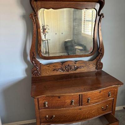 Dresser With Mirror