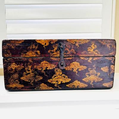 Antique Wood Decorative Storage Box with beautiful Patterns.