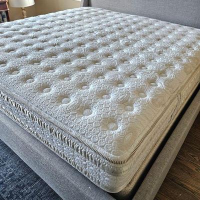 Lovely King Size Mattress with Box Spring - Serta "iSeries" Cushion Top Mattress in Excellent Condition!