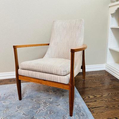 Mid-Century Modern Style Accent Chair - Elegant Design