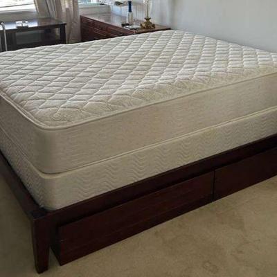 WWT078- Bed Frame And Mattress With Extra Pillows