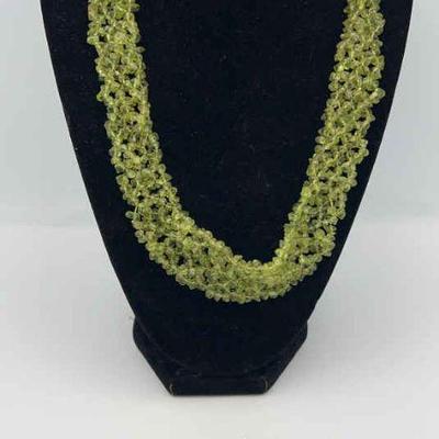 WWT138-Peridot Necklace and Bracelet Set
