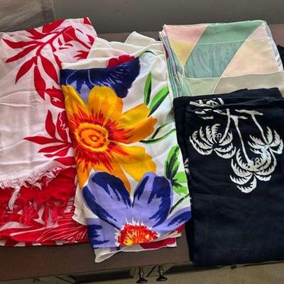 WWT061- Table Decor, Bed Sheets, And Pillow Cases 