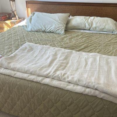 Mid Century Modern King Bed with Lattice Headboard, 2 Bedside Tables - Bedroom Set 1