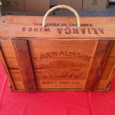 Caves Alianca Wine Gift Case Front