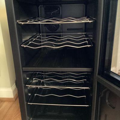 WineEnthusiast 18Bottle 2Temp Touchscreen Refigerator  Inside