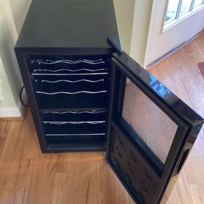WineEnthusiast 18Bottle 2Temp Touchscreen Refigerator  Door Open