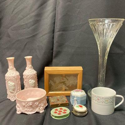 Vintage vanity items