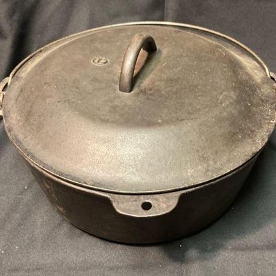 6 cast iron dutch oven or camp pot
