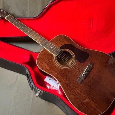 Washburn d 11 br acoustic guitar