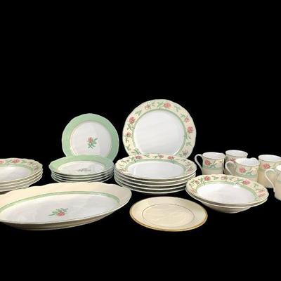 TICA817 Wedgwood English Cottage Collection Porcelain Dining Set	English cottage collection rose. Includes six large plates, six bowls,...